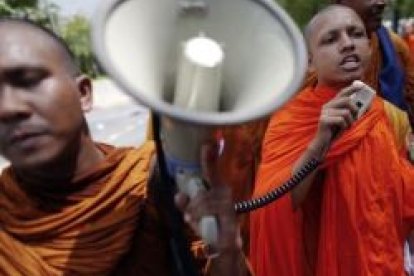 Hay grupos budistas en Tailandia que quieren declarar que el país sea confesionalmente budista, ignorando a las minorías