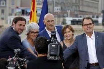 Junts Pel Sí, con candidatos de izquierda radical, no ha explicado su política sobre escuela cristiana, derechos de los padres, la Iglesia, la religión, la familia...