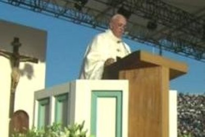 Francisco, en la misa en Florencia, ha animado a salir a la calle, conocer la realidad de la gente