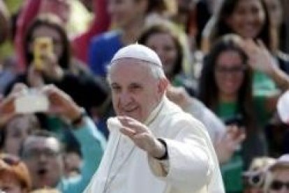 Francisco, en sus audiencias de los miércoles, predica sus catequesis a los peregrinos