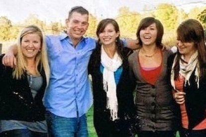 Melanie con su marido Michael, y sus nueve hijos tras una vida dura, pero juntos en la fe y en el amor a Dios.