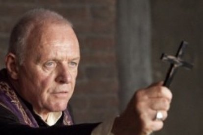 Un fotograma de la película El rito, sobre un exorcismo