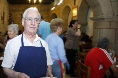 Fray Gonzalo Diéguez es el coordinador del comedor social de los franciscanos en Pontevedra