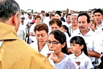 Detalle de la misa en Ciudad Juárez por los migrantes y las familias, con obispos de México y EEUU