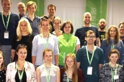 Tienen entre 18 y 26 años, son jóvenes y comunican a Dios con vídeos e imágenes