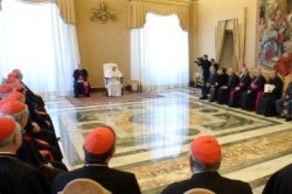 Francisco con la Pontificia Comisión para América Latina, poco antes de retirarse del Vaticano para sus ejercicios de Cuaresma