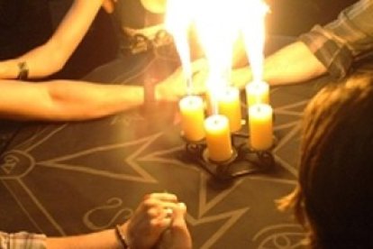El espiritismo -sea engaño, superstición o verdadera invocación de espíritus- siempre ha sido condenado por el cristianismo y también en el Antiguo Testamento
