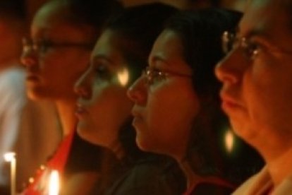 Cada año en la Vigilia Pascual, millones de católicos renuevan sus promesas bautismales, y decenas de miles se bautizan