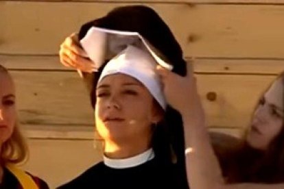 Escena de toma de hábitos del musical centrado en Santa Faustina durante la vigilia de oración de la JMJ de Cracovia