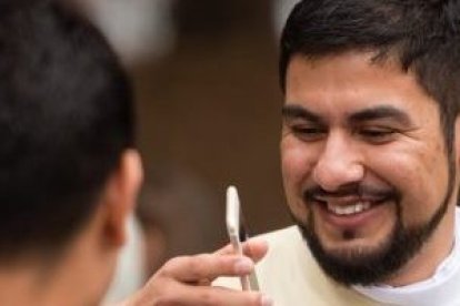 Salvador Sánchez Gasca fue obrero de la construcción e inmigrante pobre varios años... pero Cristo reavivó su vocación de la infancia