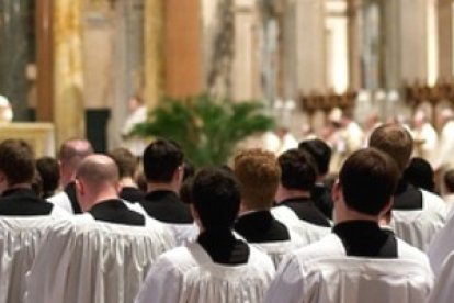 La Iglesia está estudiando retrasar la edad mínima para la ordenación sacerdotal, estableciéndola en los 27 años, y alargar los años de estudio