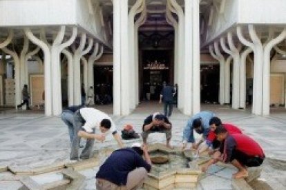Entrada de la gran mezquita de Roma, la mayor de Europa Occidental