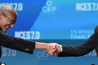 John Podesta, jefe de campaña de Hillary Clinton, con la candidata demócrata a la Casa Blanca.