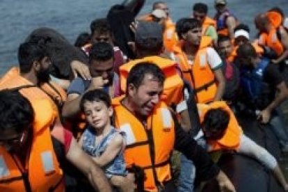 Decenas de miles de refugiados han llegado a las islas griegas y la UE busca formas de devolverlos a Turquía