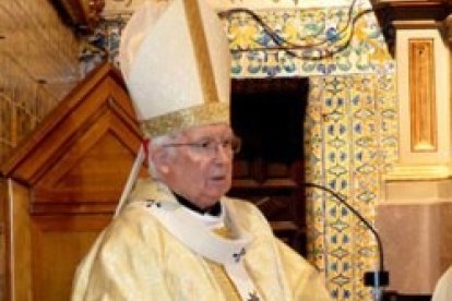 Cañizares, con la famosa homilía del imperio gay en sus manos, el 13 de mayo, día que la leyó - la difunde para que todos la lean