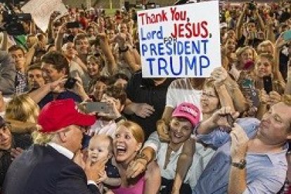 Trump ha sabido conseguir el voto de católicos y otros grupos cristianos