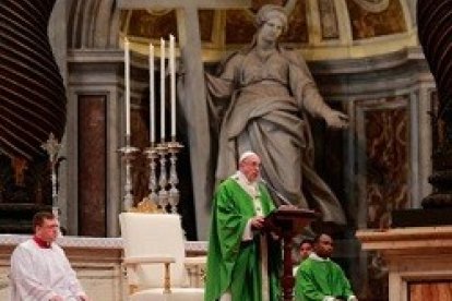 Todo pasa salvo las dos cosas que vale la pena amar, dijo el Papa: Dios y el prójimo.