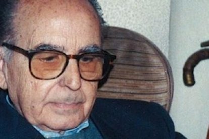 Sebastián Gayá, ya anciano, en un momento de reflexión y silencio.