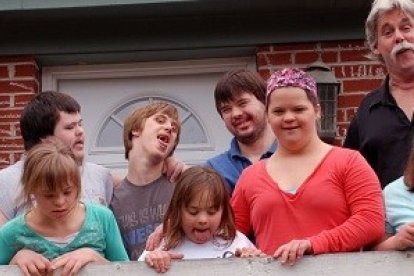 Los Daulton han adoptado nueve hijos con síndrome de Down además de sus cinco hijos naturales