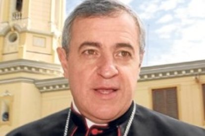 José Antonio Eguren, arzobispo de Piura (Perú)