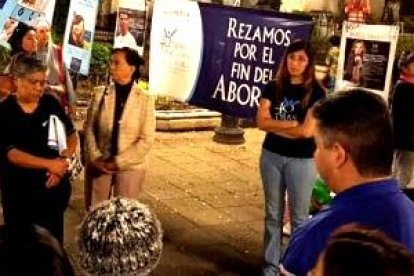 Un grupo de 40 Días por la Vida en México - se trata de hacer oración pacífica y ayunar ante centros abortistas
