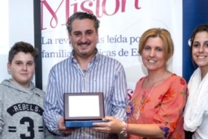 Eva, Pepe y sus hijos de anteriores uniones - por seguir la enseñanza católica tras su conversión han sufrido burlas