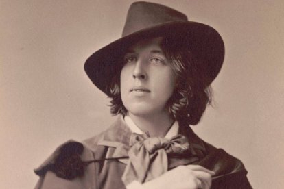 De Oscar Wilde se expone lo más sabido y manido y se esconde lo que de verdad da la clave de su vida y su personalidad: su permanente aspiración católica.