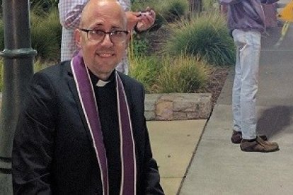 El sacerdote David Jenuwine llevaba tiempo preguntándose cómo poder llegar a los jóvenes alejados