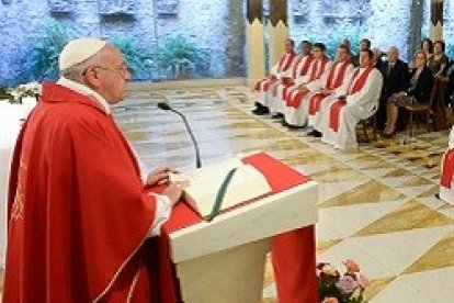 El Papa, durante la misa en la capilla de la Casa Santa Marta