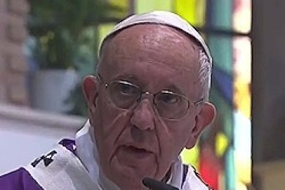 Francisco invitó a contemplar el rostro de la Pasión de Cristo entre el de su Transfiguración y el de su Resurrección.