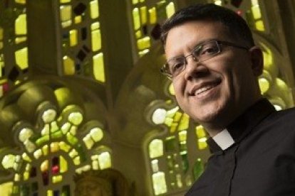 Jaime Maldonado-Avilés tendrá más de cuarenta años cuando se ordene sacerdote: son muchas las vocaciones maduras de formación científica. Foto: Linda Davidson. The Washington Post.