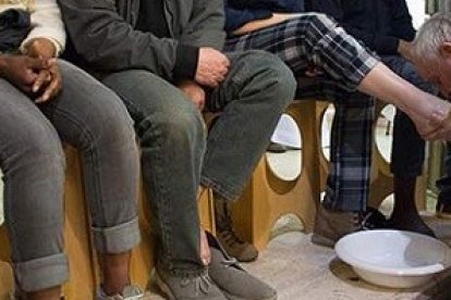 Este año no hay fotos del lavatorio al anunciar el Vaticano que sería un acto privado