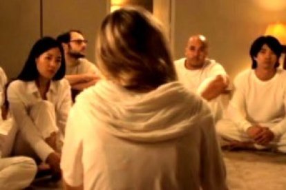 Culto al líder, uniformidad extrema, prohibido cuestionar, negar las fragilidades... riesgo sectario, también entre cristianos