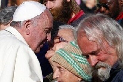 El Papa invita a invitar a los pobres a la mesa y a compartir la experiencia con ellos