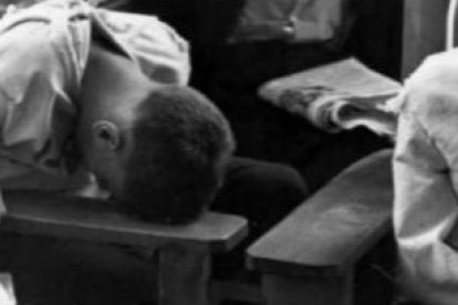 Este sacerdote visita a diario a personas internadas en un psiquiátrico