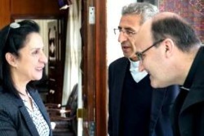 El obispo Munilla con Vera Baboum, la alcaldesa de Belén, la ciudad natal de Cristo