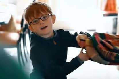 Un niño sale de casa dispuesto a encontrarse con Dios: es el punto de partida de este anuncio en forma de corto.