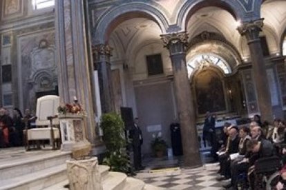 Francisco en la basílica de los mártires modernos en la Isla Tiberina de Roma