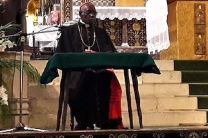 El cardenal Sarah abarrotó con 1800 personas la iglesia de San Agustín de París.