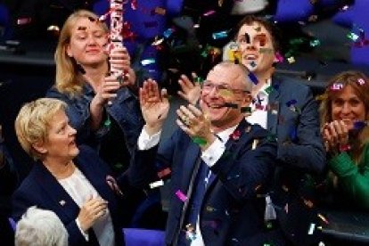 Diputados alemanes celebran la aprobación de esta ley