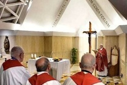 Francisco denunció la persecución encubierta a través de las colonizaciones culturales.