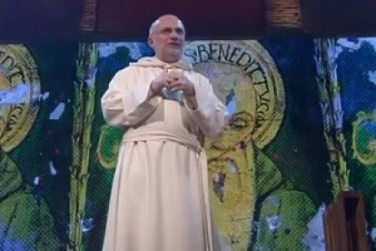 Natale Brescianini compagina su vida monástica con su faceta como formador y entrenador empresarial