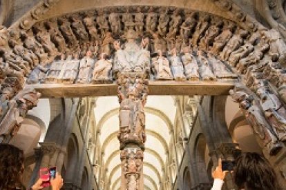 El Pórtico de la Gloria ha sido reinaugurado tras diez años de restauración / Óscar Corral- El País