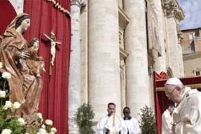 Papa Francisco durante la oración del Regina Coeli en el domingo de la Divina Misericordia 2018