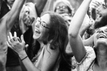 Hippies en Woodstock en 1969, drogas y amor libre - pero la Revolución Sexual no ha sido espontánea