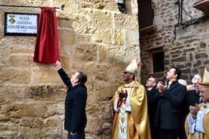 A finales de enero, el pueblo de Cretas (Teruel) dio a una de sus plazas el nombre del cardenal Omella, su paisano. Foto: La Comarca.