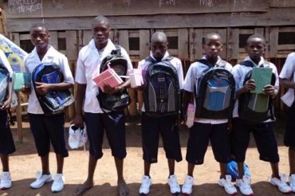Niños soldados ya rescatados por el padre Arsene, y con la ayuda recibida por parte de la ong española Rescate
