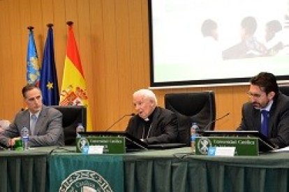 El cardenal alertó que los padres deben también vigilar la educación de sus hijos