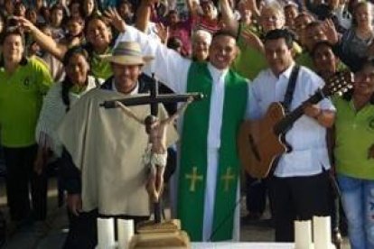 El joven padre Javier, con valentía y paciencia fue logrando espacios de libertad y transformando su zona parroquial