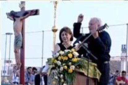 Kiko Argüello y Ascensión Romero en el encuentro vocacional de Murcia este verano